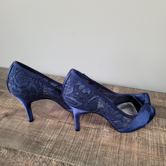 Adrianna Papell Blue Lace Pumps - Picture 3 of 8